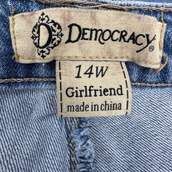 Democracy Women's Girl Friend Jeans Size 14W Floral Embroidered Distressed - Picture 2 of 9